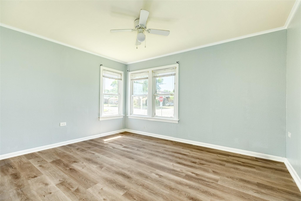 302 W 8th Street - Photo 12