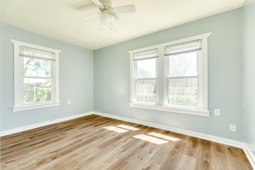 302 W 8th Street - Photo 14