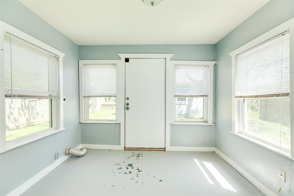 302 W 8th Street - Photo 10