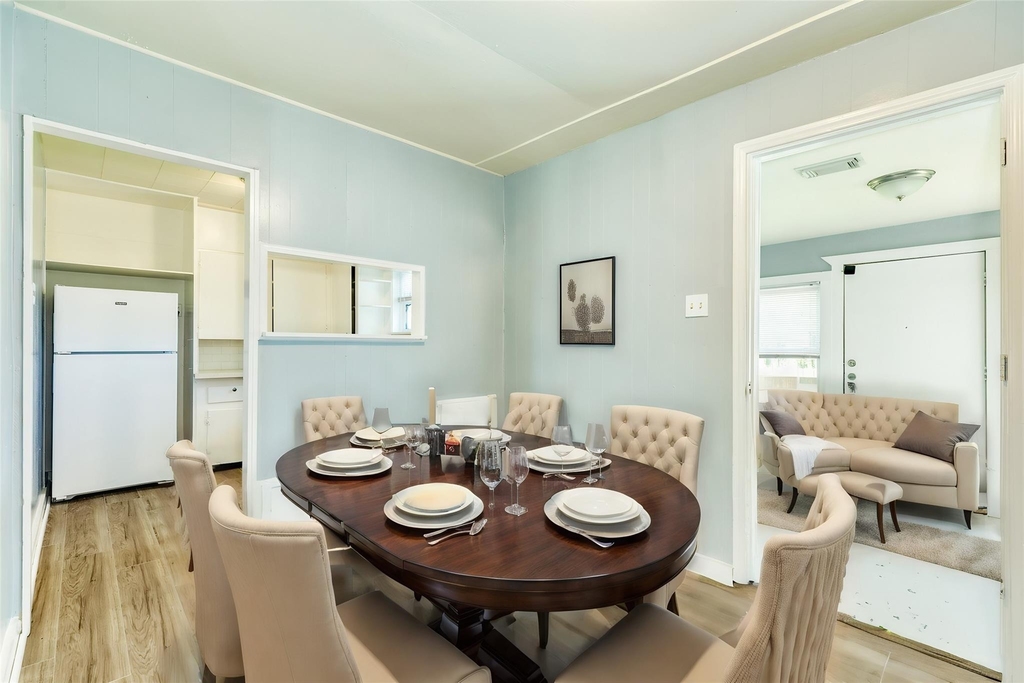 302 W 8th Street - Photo 5