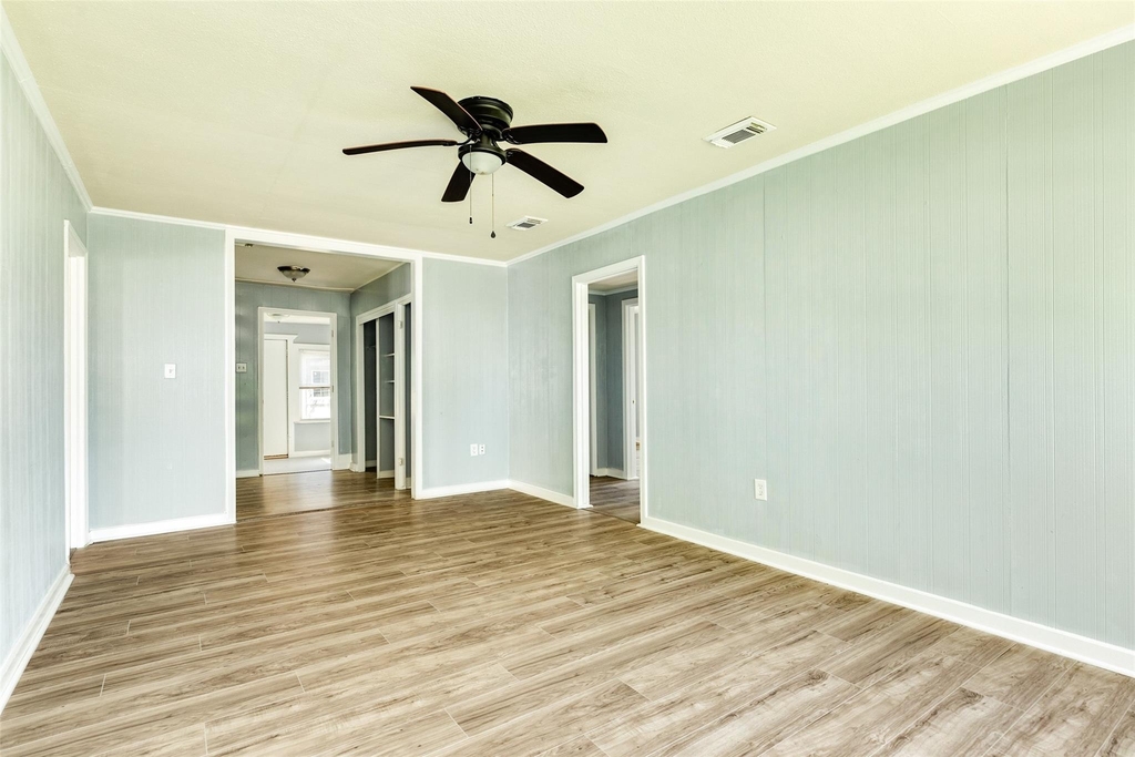 302 W 8th Street - Photo 4