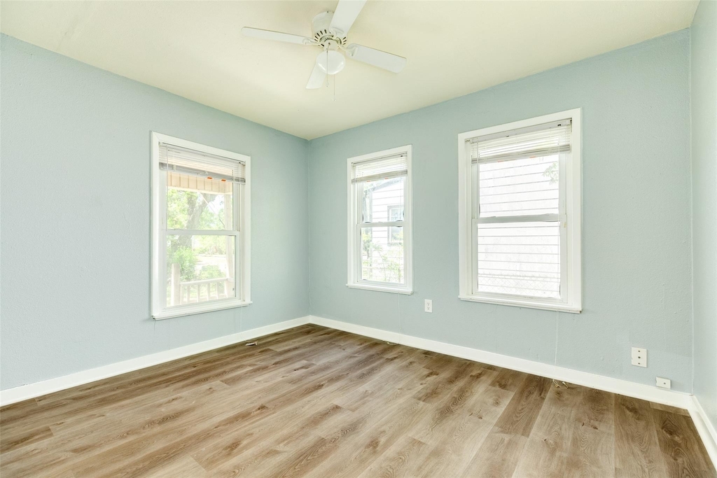 302 W 8th Street - Photo 11