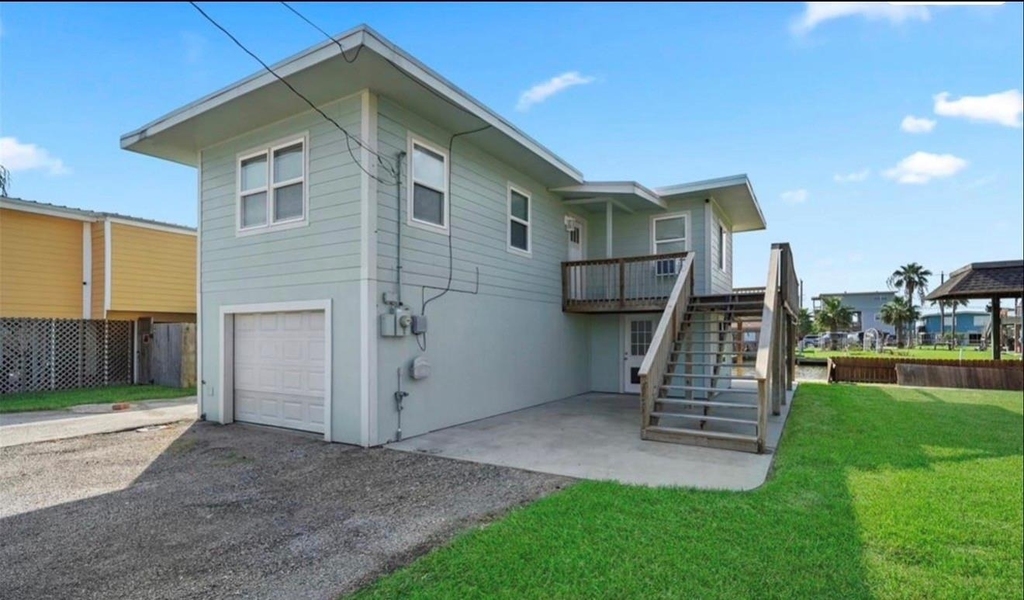 109 Bayou Vista Dr - Photo 0