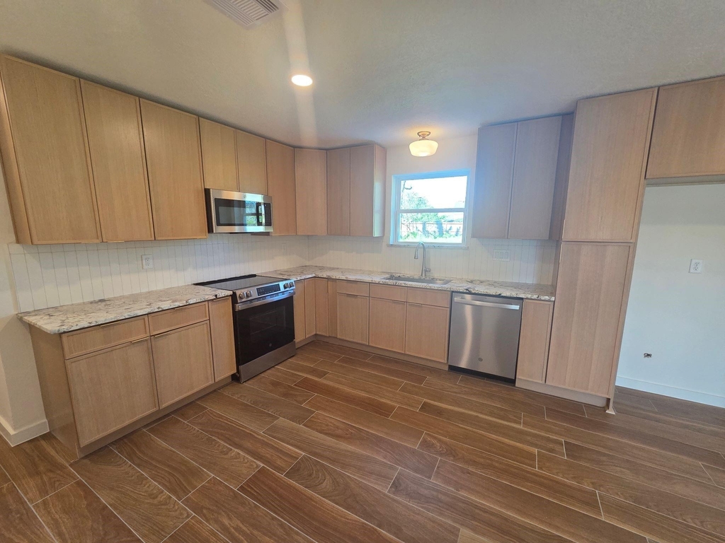 803 Coleman Street - Photo 4