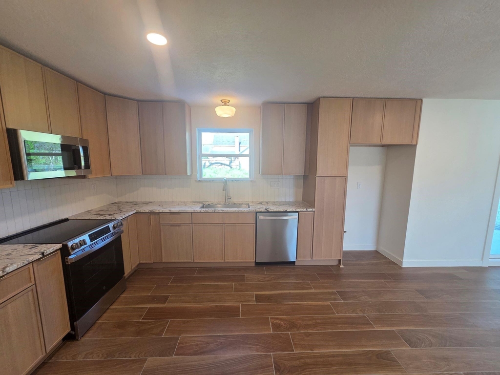 803 Coleman Street - Photo 5