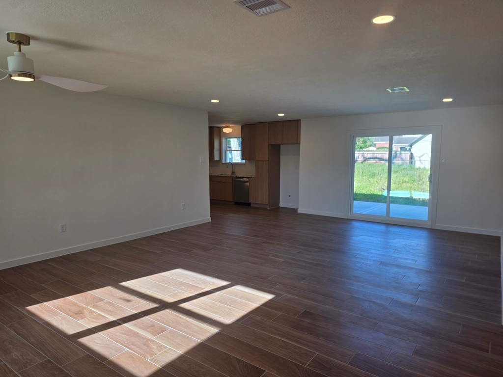 803 Coleman Street - Photo 0
