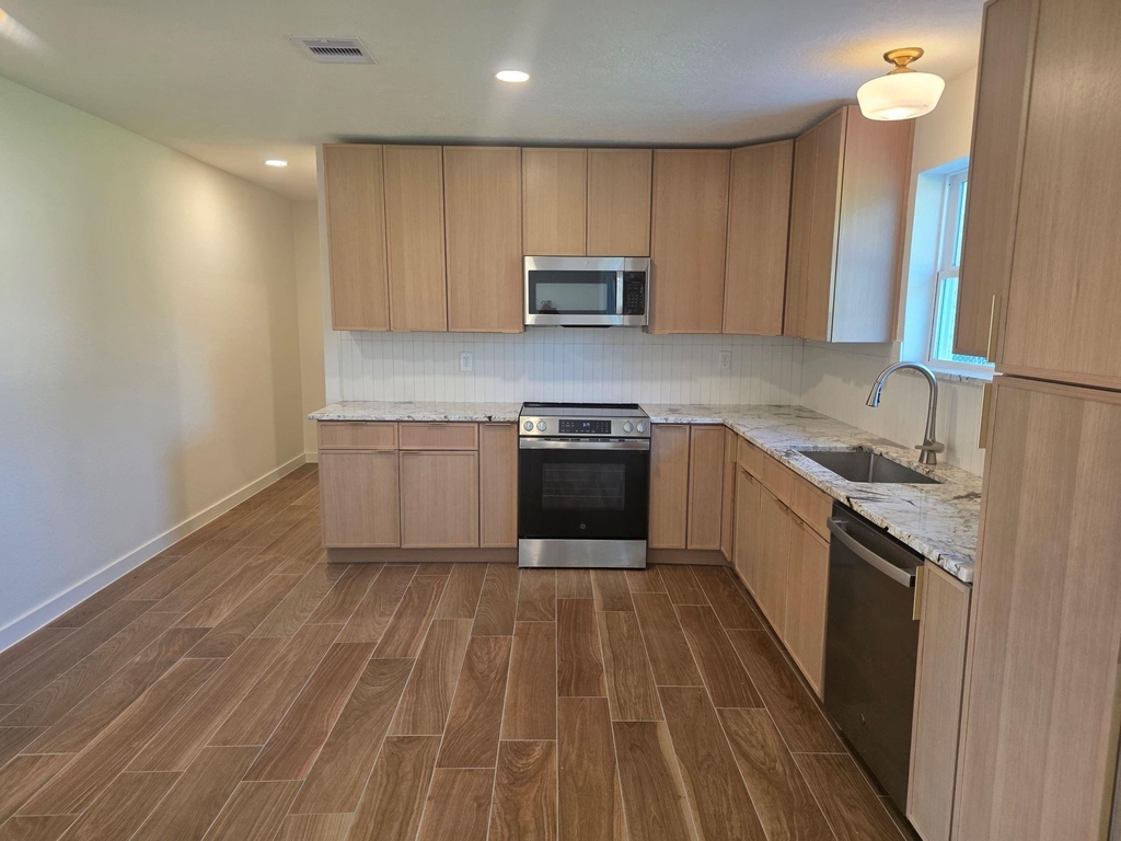 803 Coleman Street - Photo 3