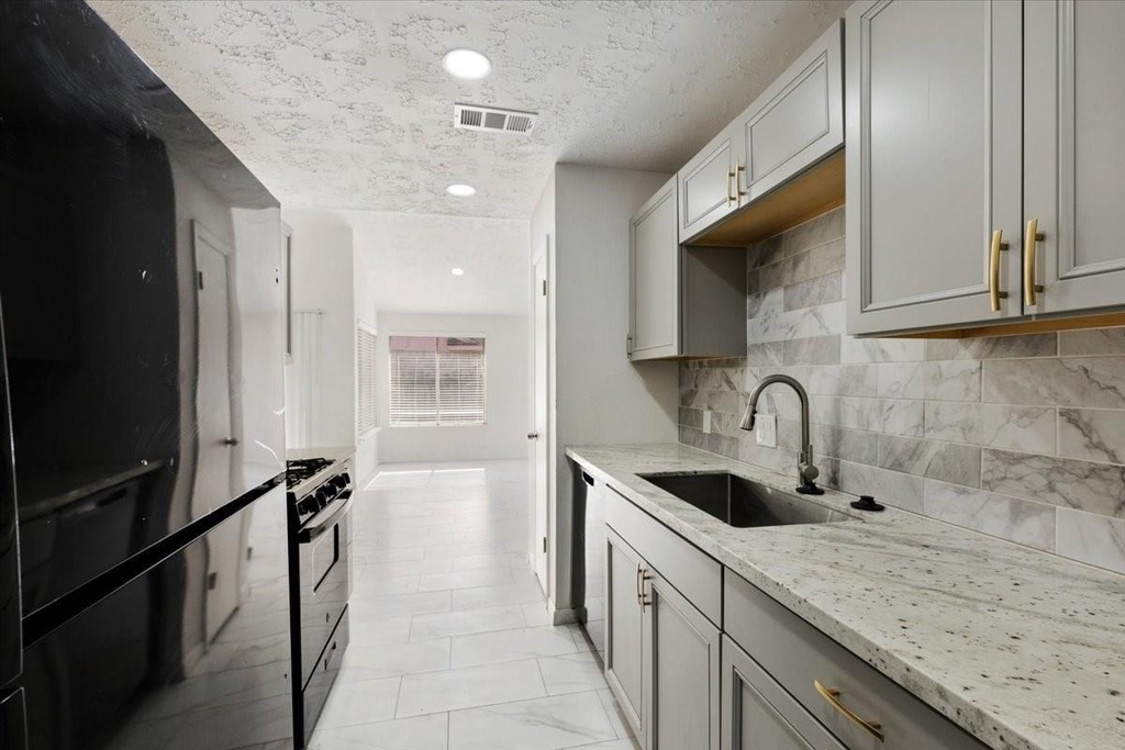 14818 Gladewick Drive - Photo 6