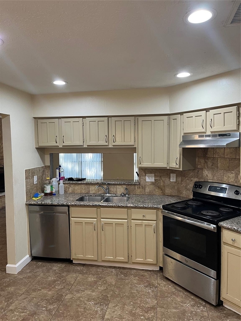 7010 Pickett Drive - Photo 6