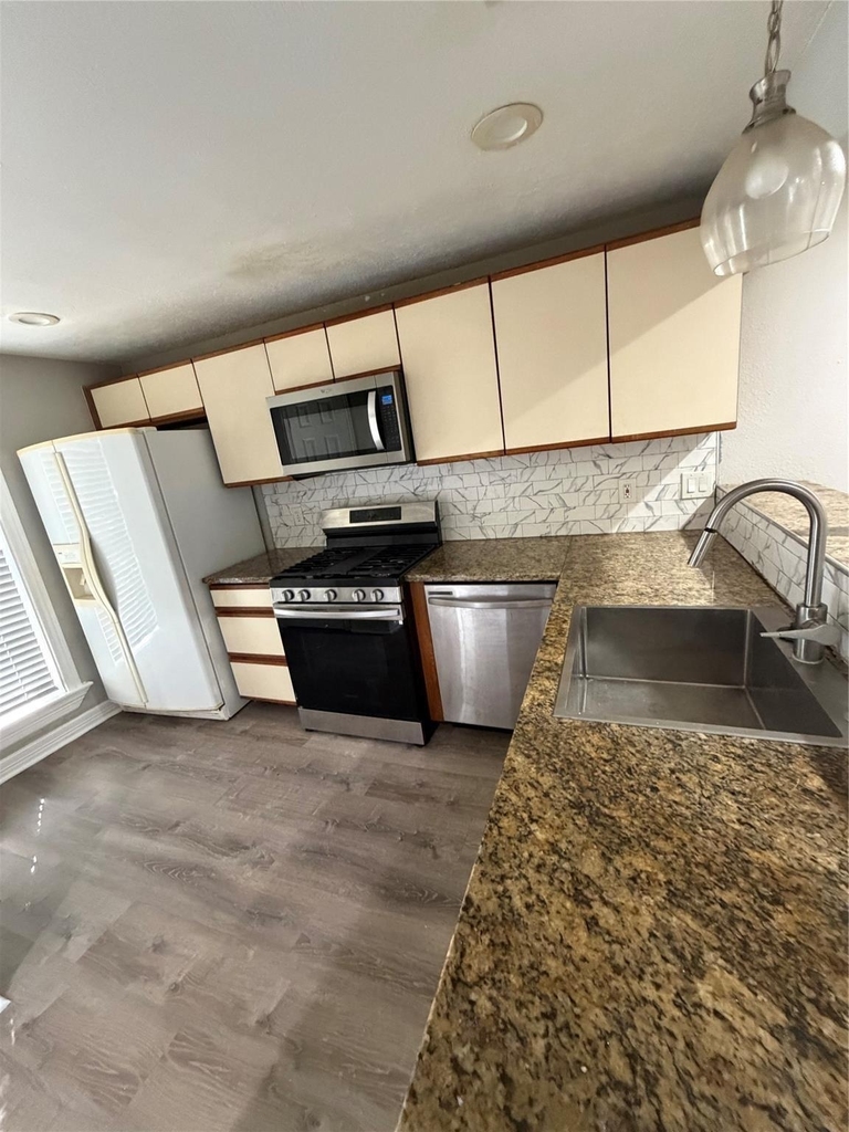 2810 Grants Lake Boulevard - Photo 8