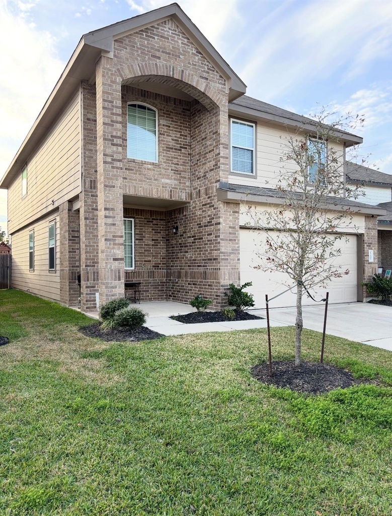 17607 Desmond Street - Photo 1