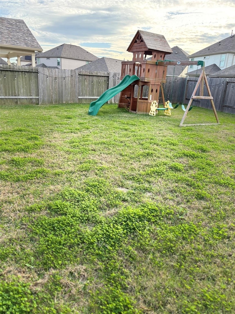 17607 Desmond Street - Photo 23
