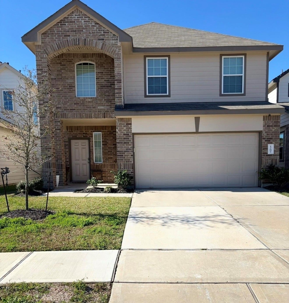 17607 Desmond Street - Photo 0