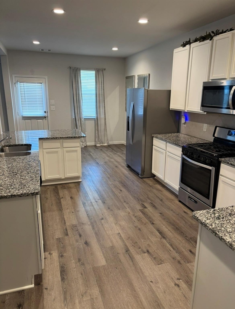 17607 Desmond Street - Photo 6