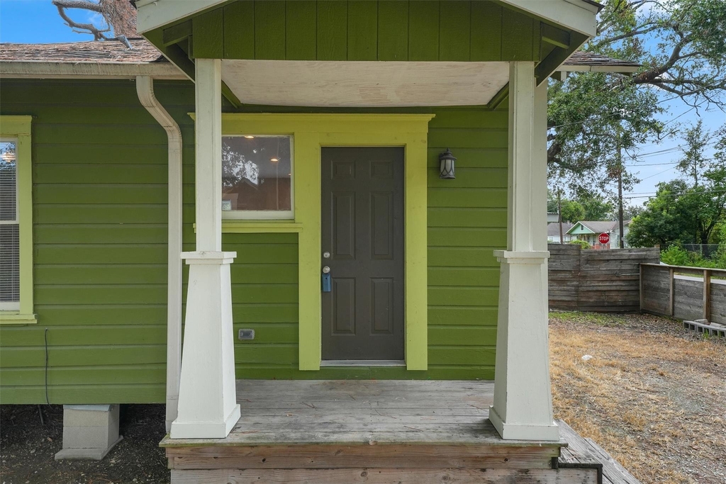 1107 Melbourne Street - Photo 1