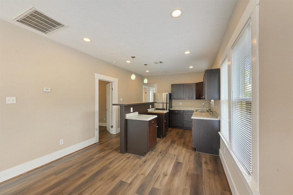 1107 Melbourne Street - Photo 5