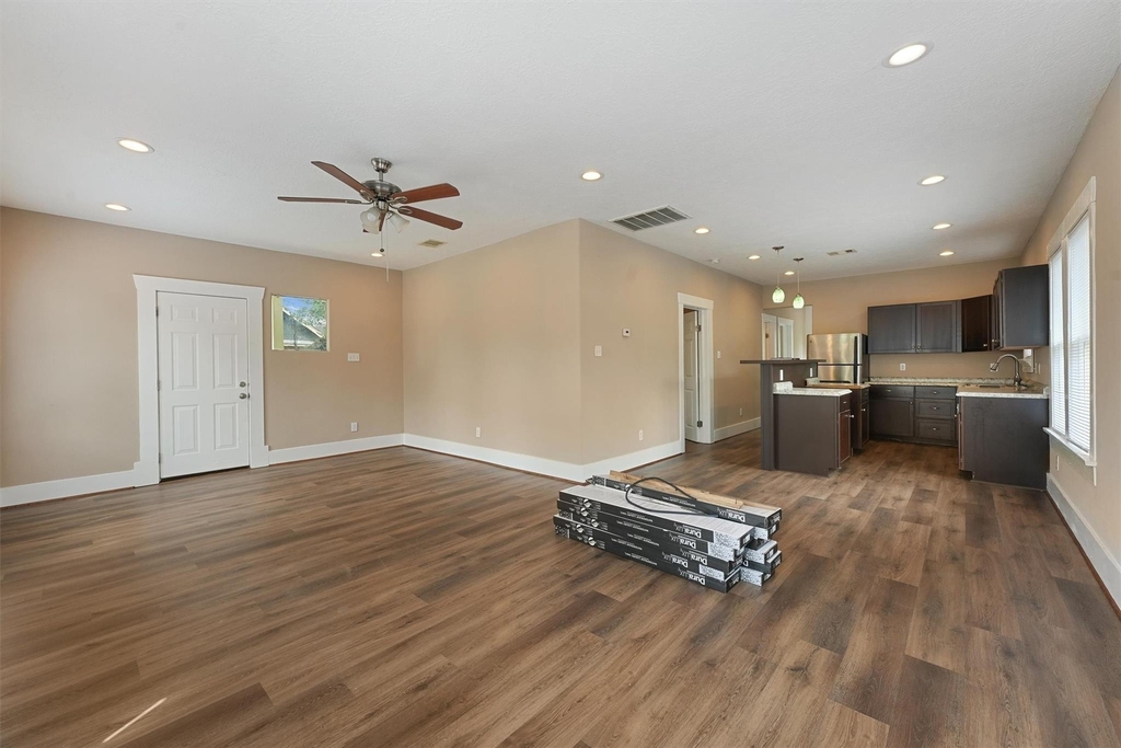 1107 Melbourne Street - Photo 4