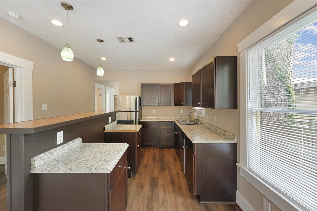 1107 Melbourne Street - Photo 6