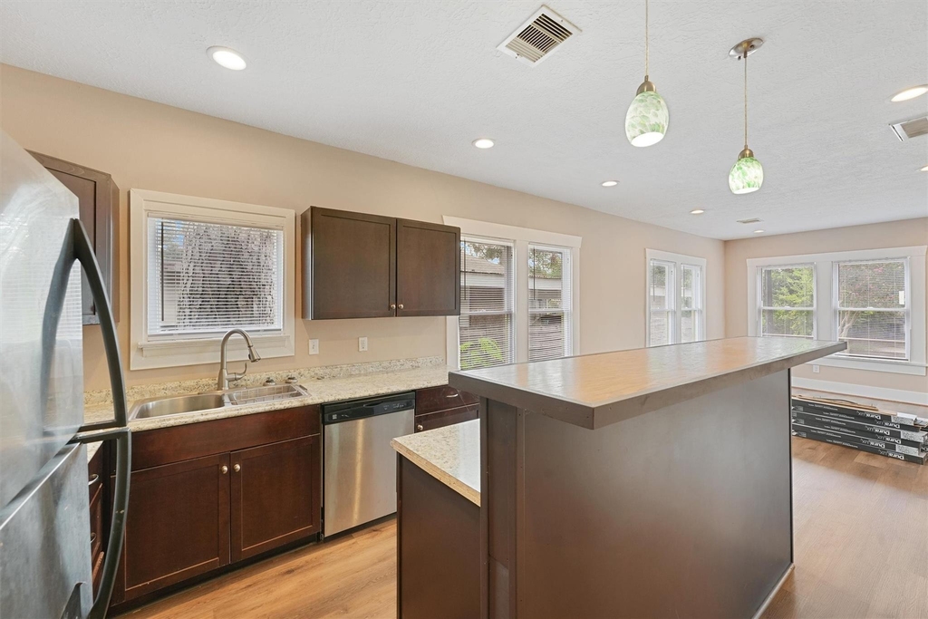 1107 Melbourne Street - Photo 7
