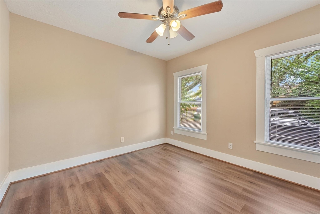 1107 Melbourne Street - Photo 9