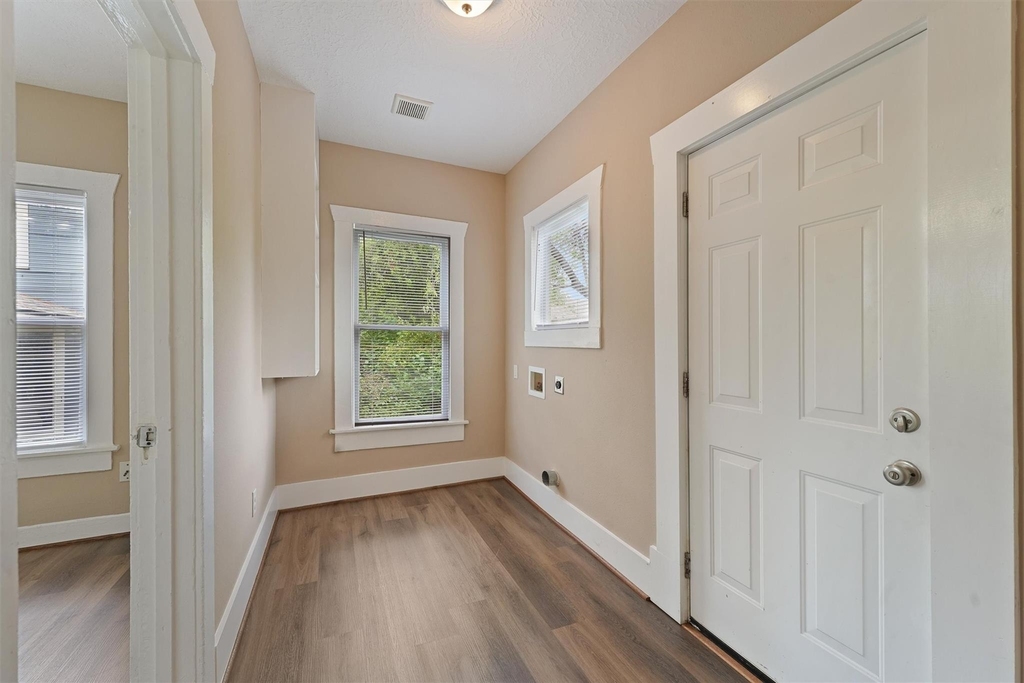 1107 Melbourne Street - Photo 8