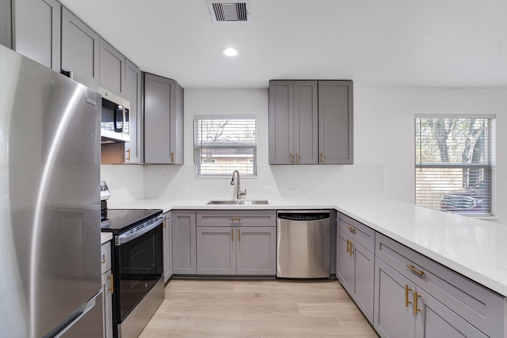 6123 Tuskegee Street - Photo 1