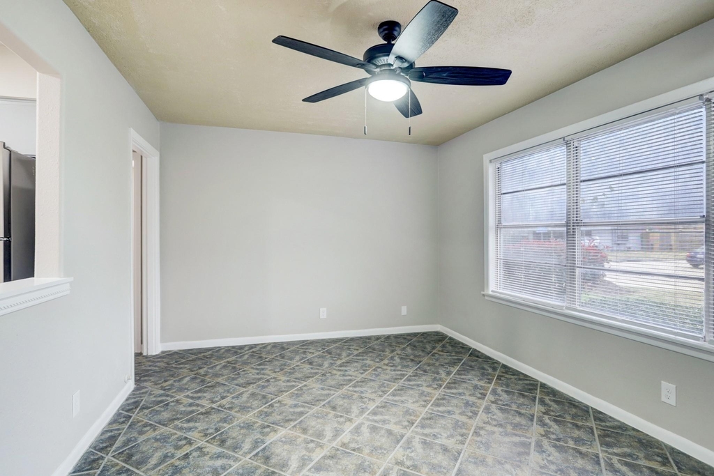 2100 Ontario Street - Photo 1