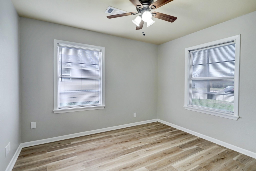2100 Ontario Street - Photo 5