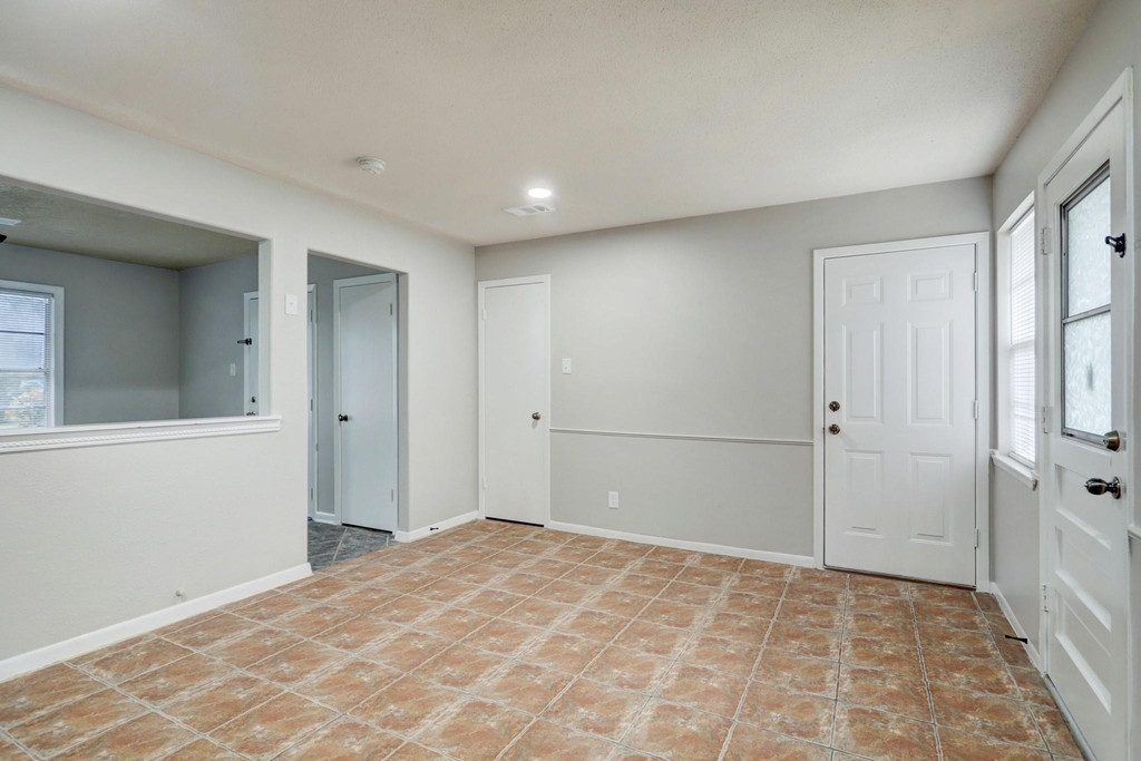 2100 Ontario Street - Photo 4