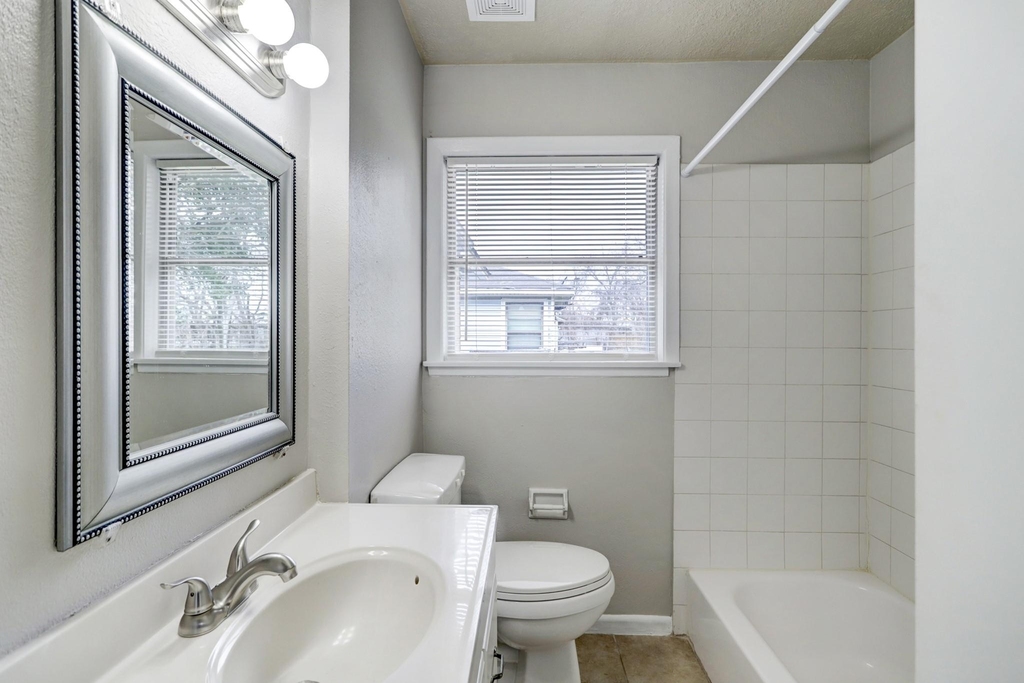 2100 Ontario Street - Photo 8
