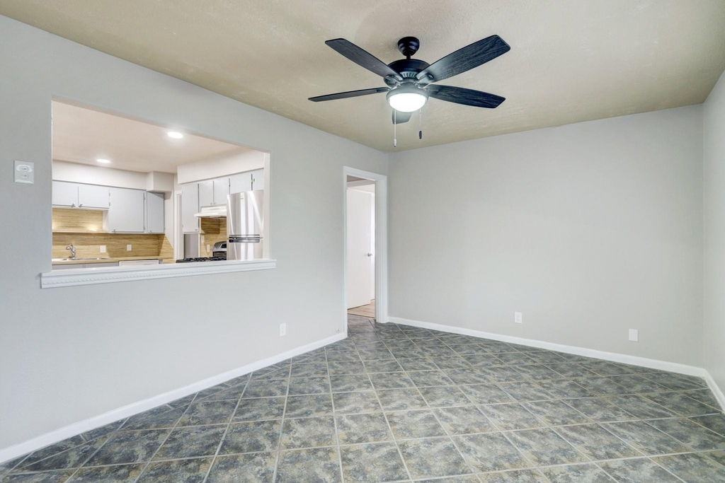 2100 Ontario Street - Photo 2