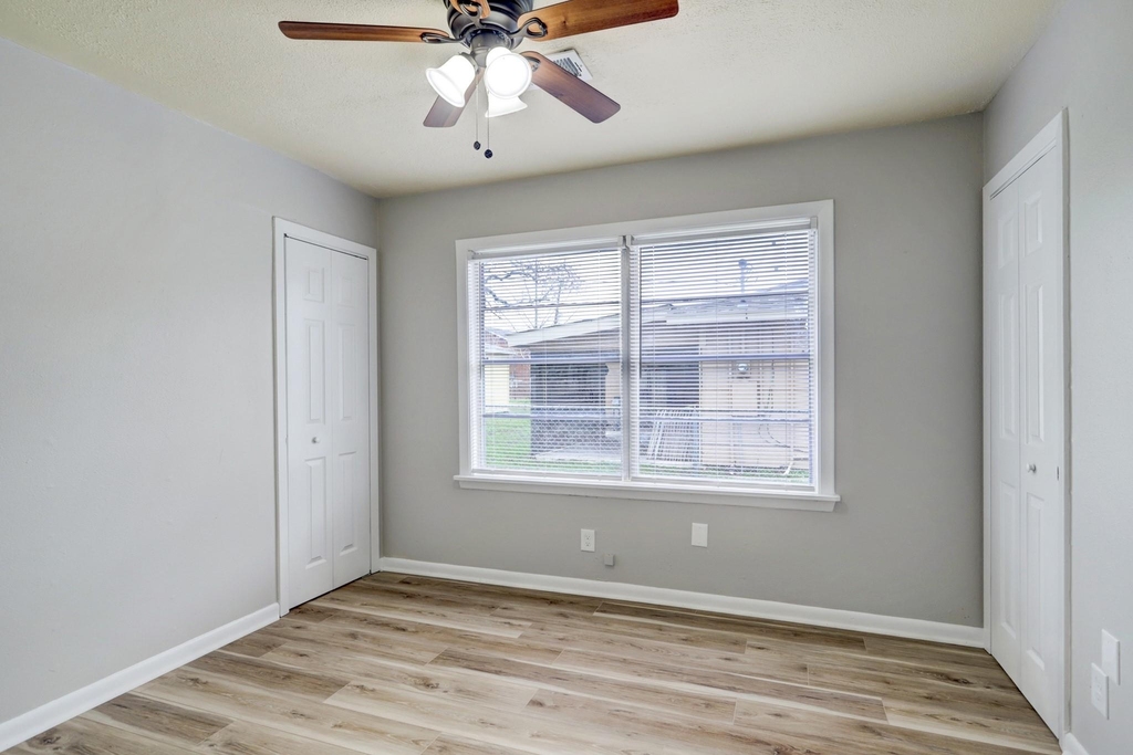 2100 Ontario Street - Photo 6