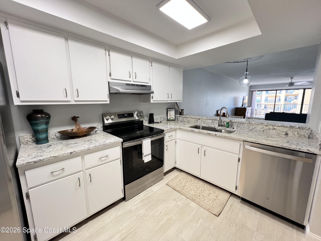 8494 Ridgewood Avenue - Photo 5