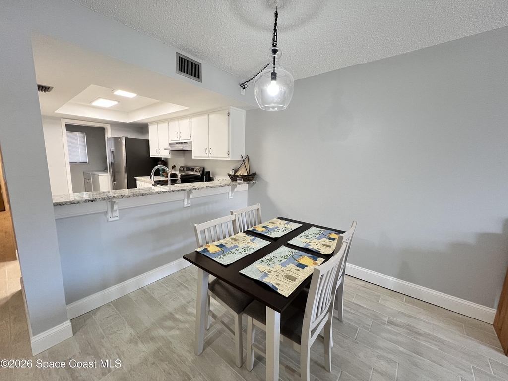 8494 Ridgewood Avenue - Photo 3
