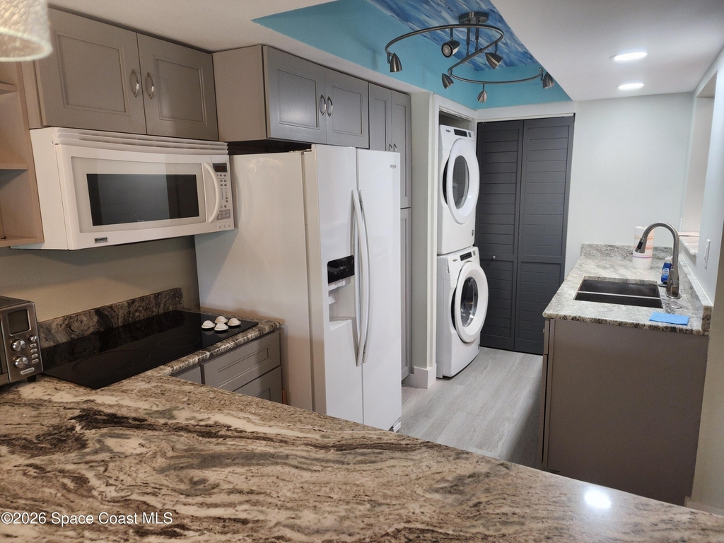 3136 Finsterwald Drive - Photo 2