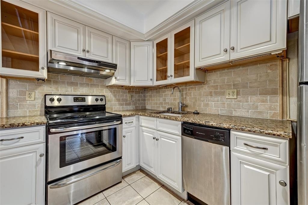 2833 Orange Tree Circle N - Photo 2