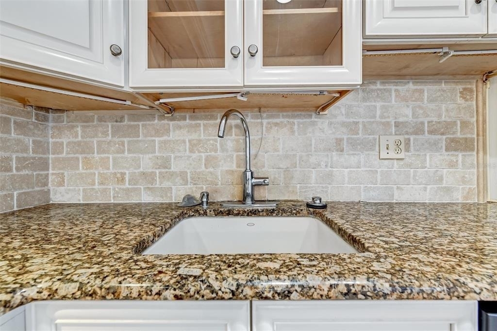 2833 Orange Tree Circle N - Photo 10