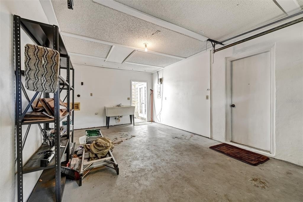 2833 Orange Tree Circle N - Photo 30