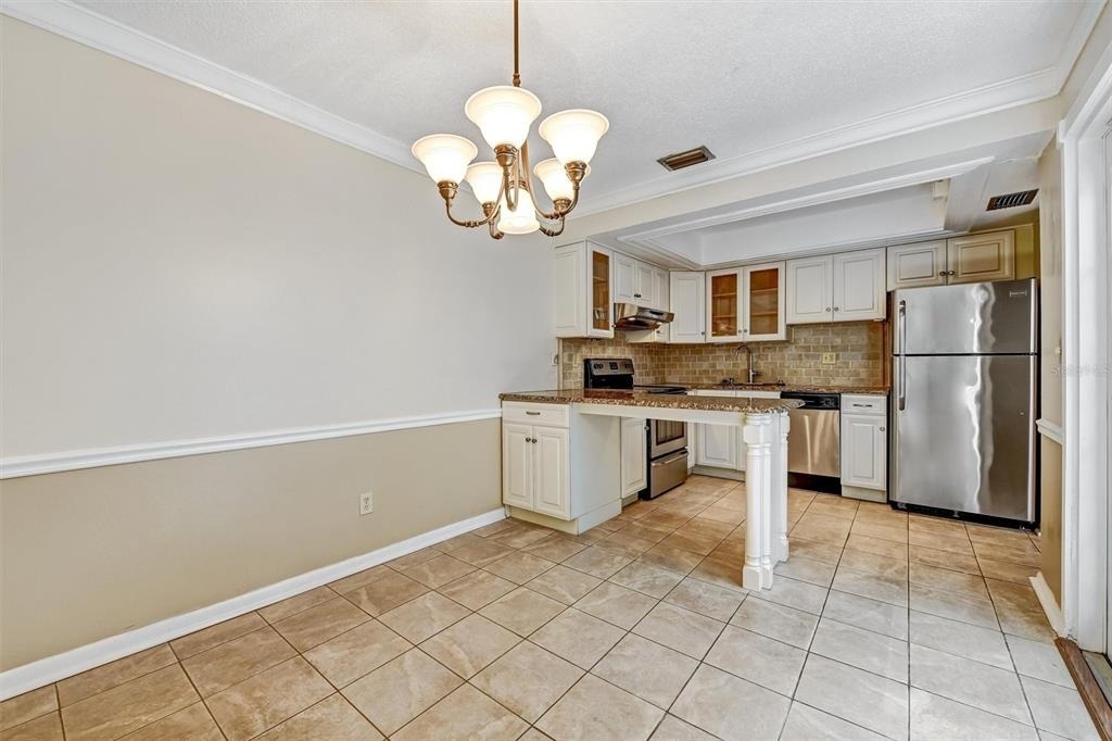 2833 Orange Tree Circle N - Photo 7
