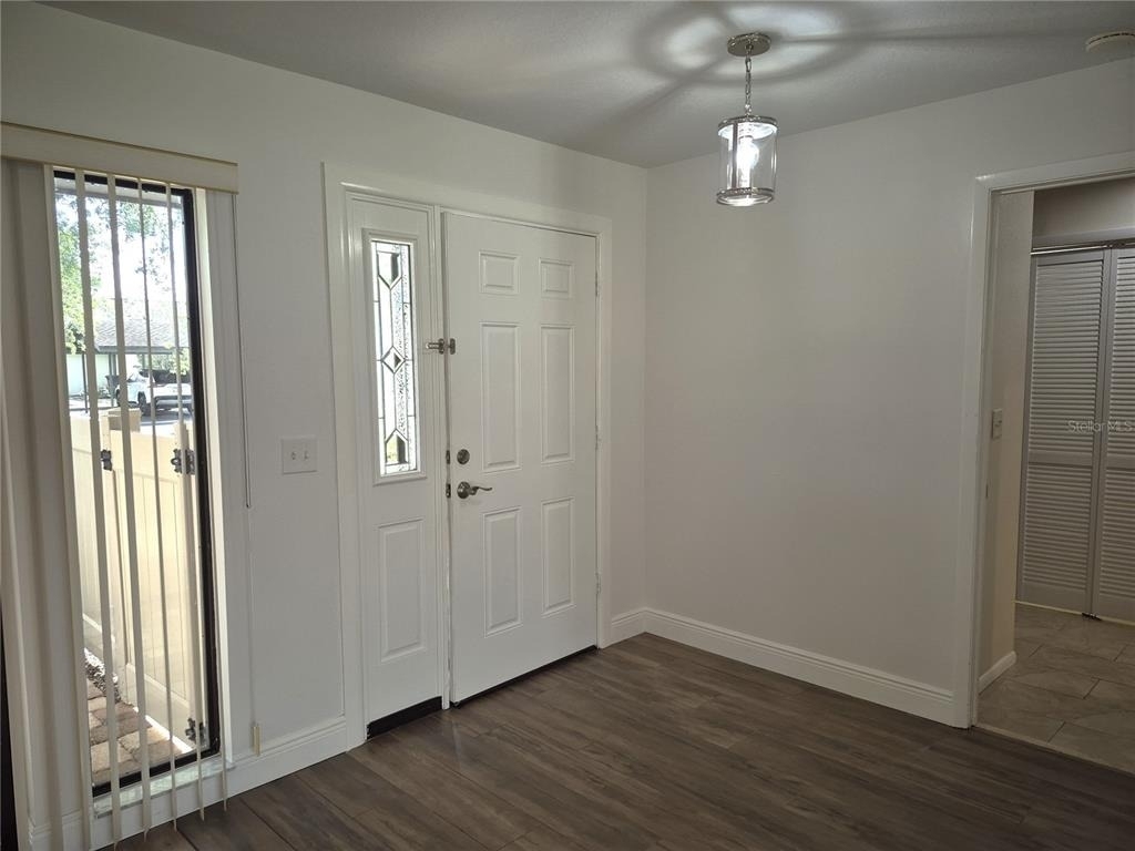 160 Joanne Place - Photo 3