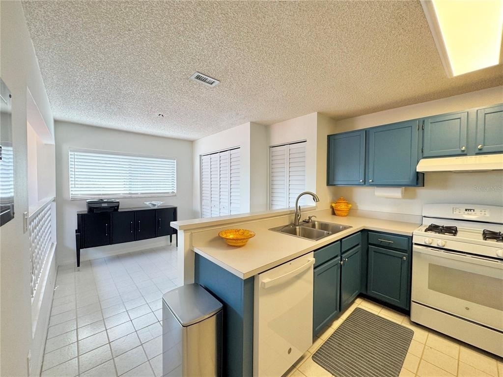 715 Magnolia Place - Photo 6