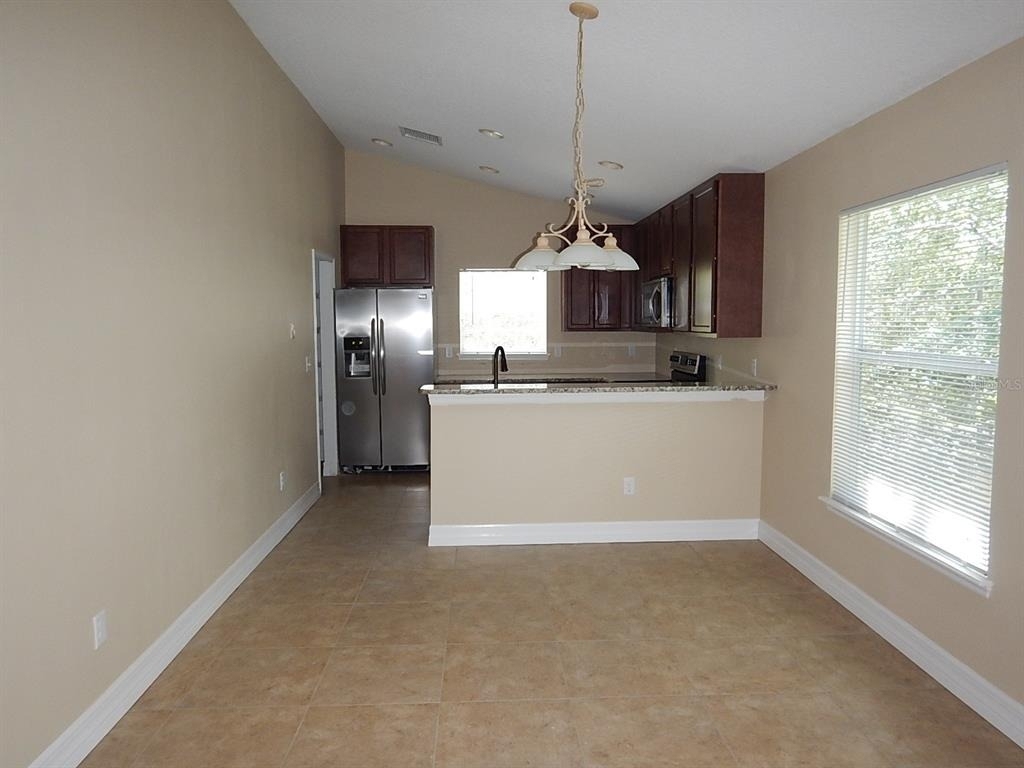 453 W Desoto Street - Photo 4