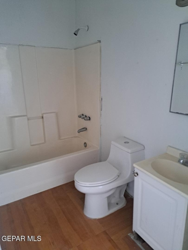 623 Ne Davis Street - Photo 1