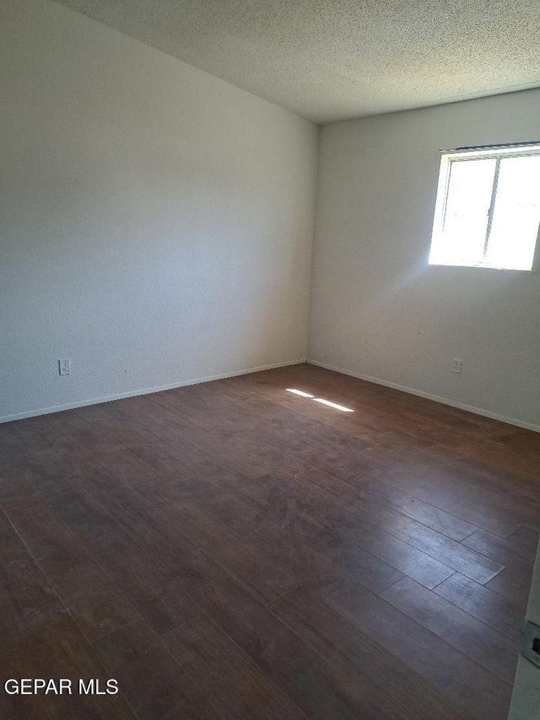 623 Ne Davis Street - Photo 2