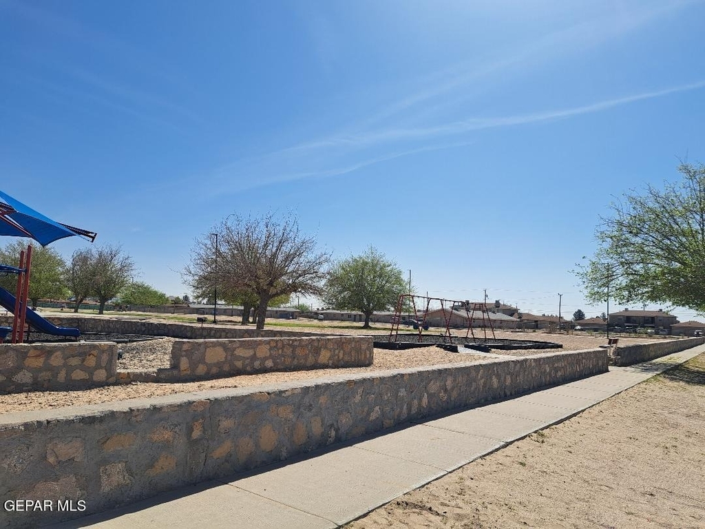 623 Ne Davis Street - Photo 8