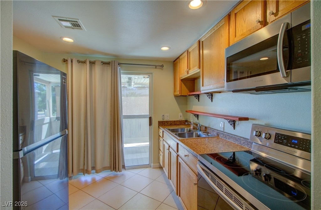 628 B Avenue - Photo 2