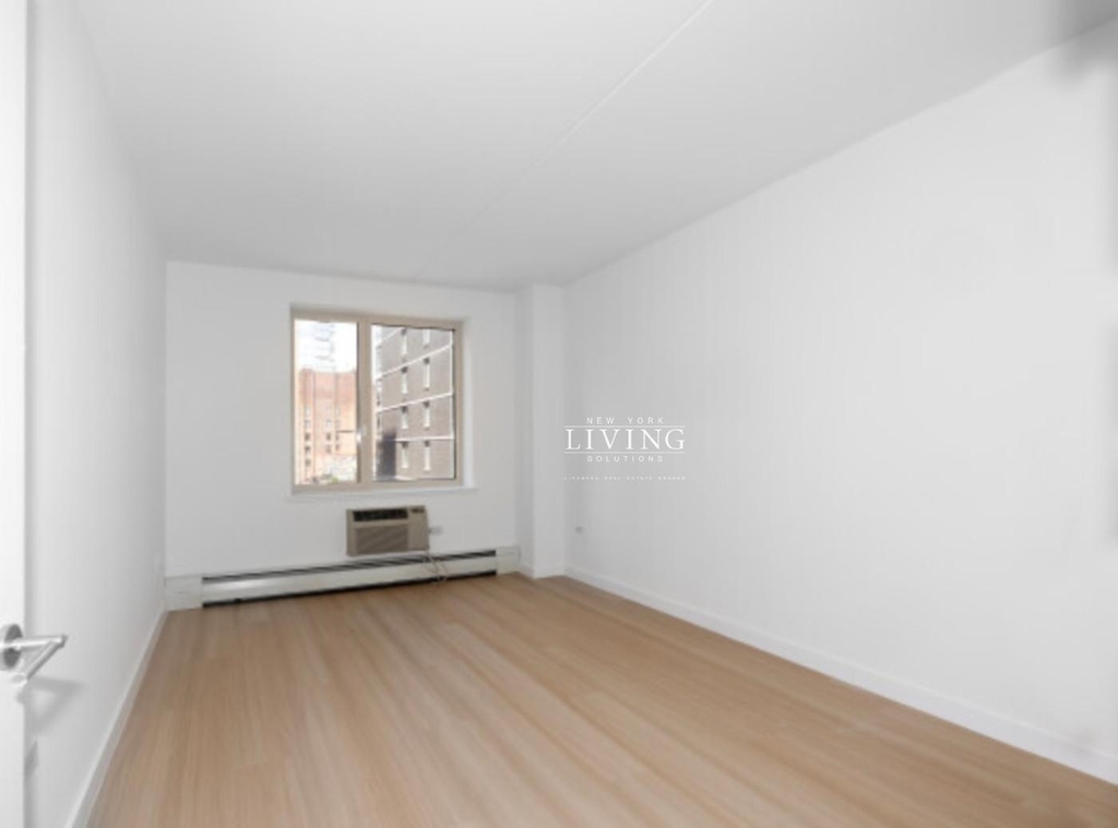 Worth St & Broadway - Photo 1