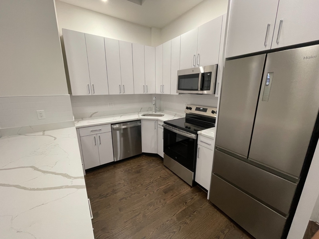 25 West 68th Street - Photo 1