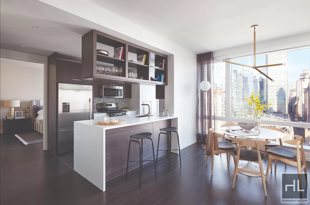 10th Avenue - Photo 3