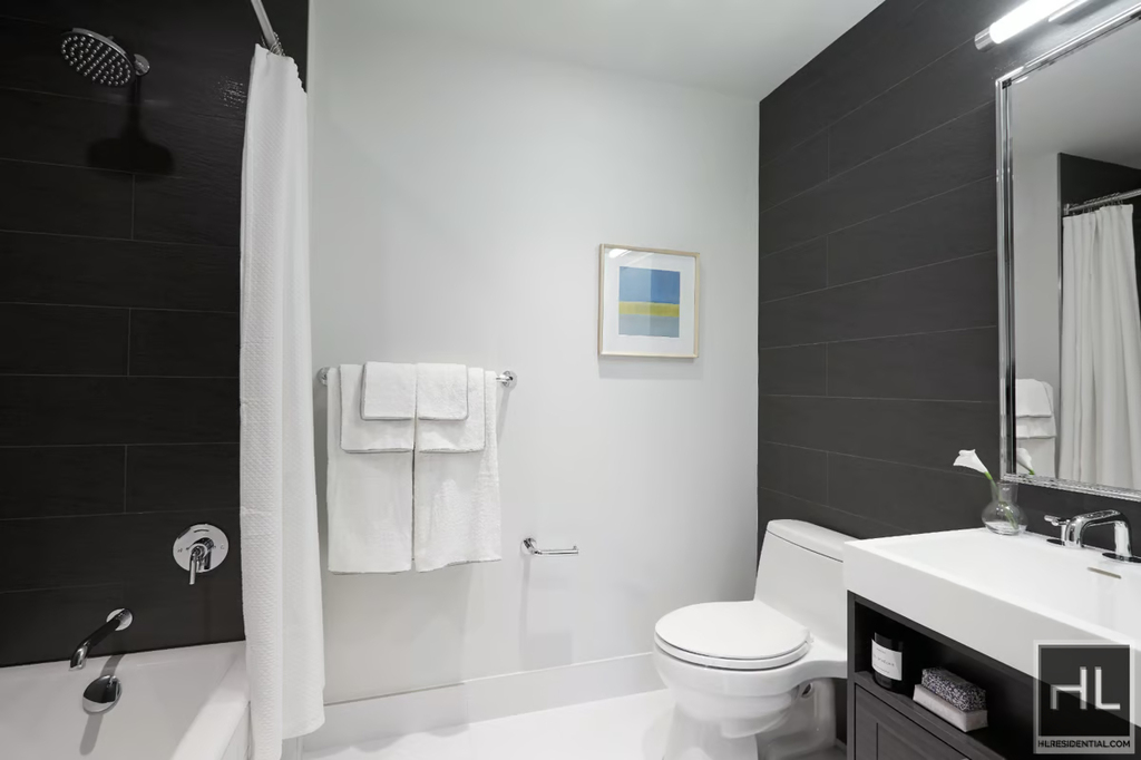 10th Avenue - Photo 4